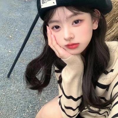 戴脚镣的女孩
